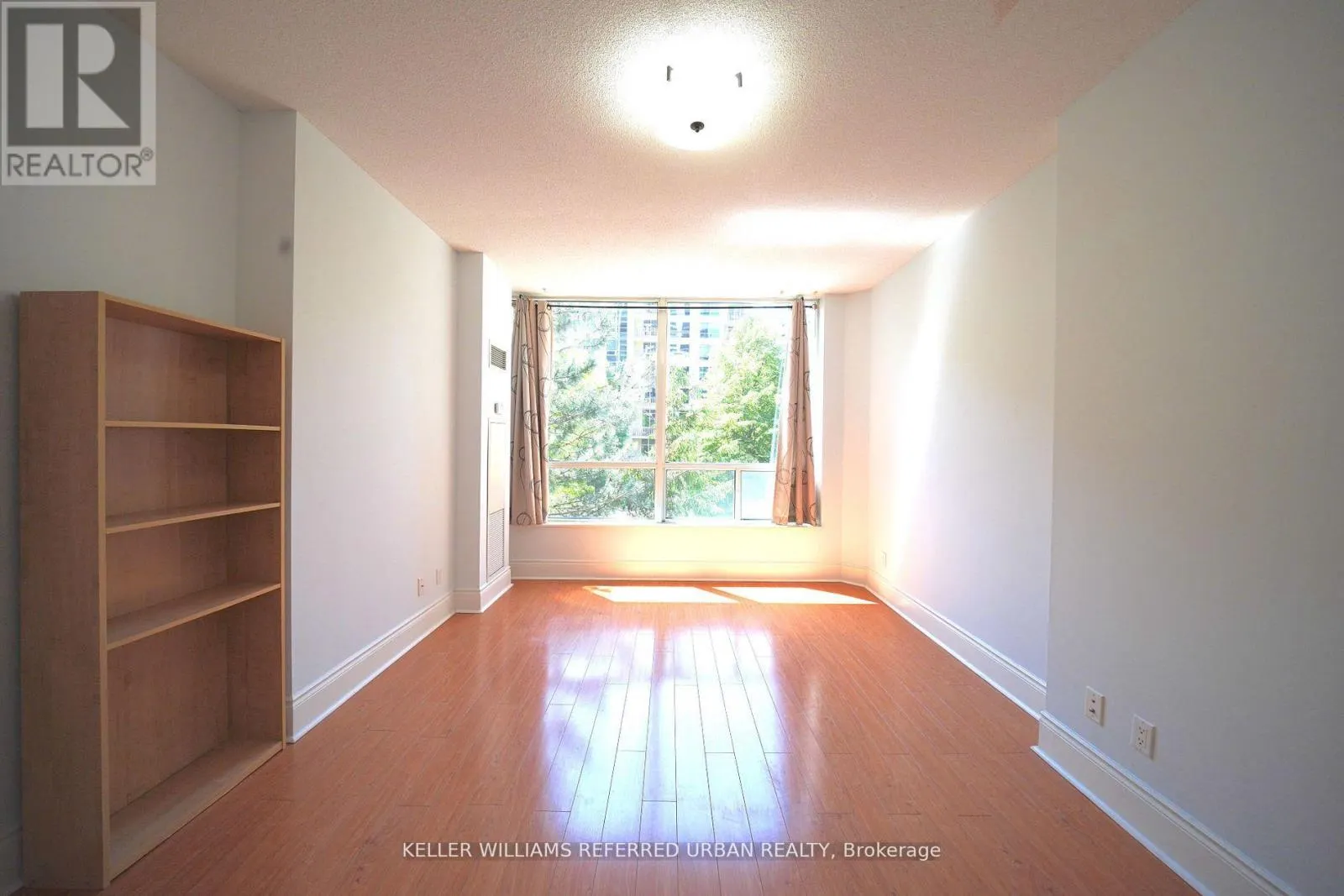 212 - 10 NORTHTOWN WAY
