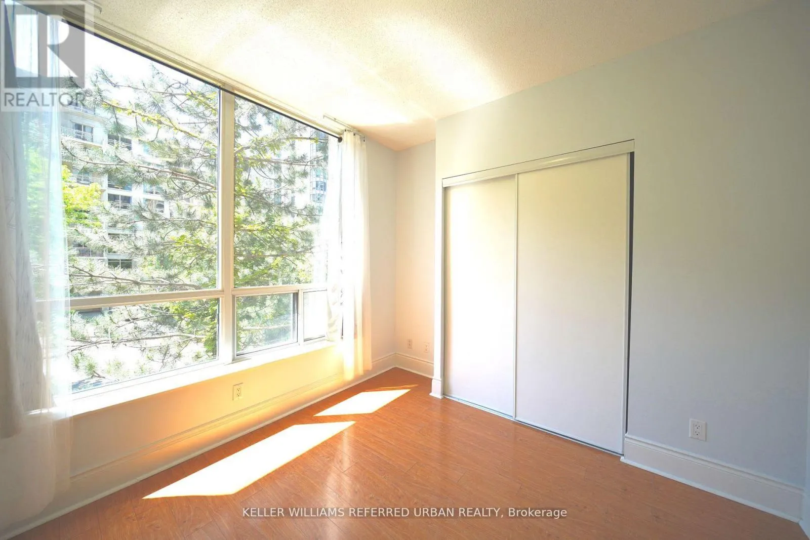 212 - 10 NORTHTOWN WAY