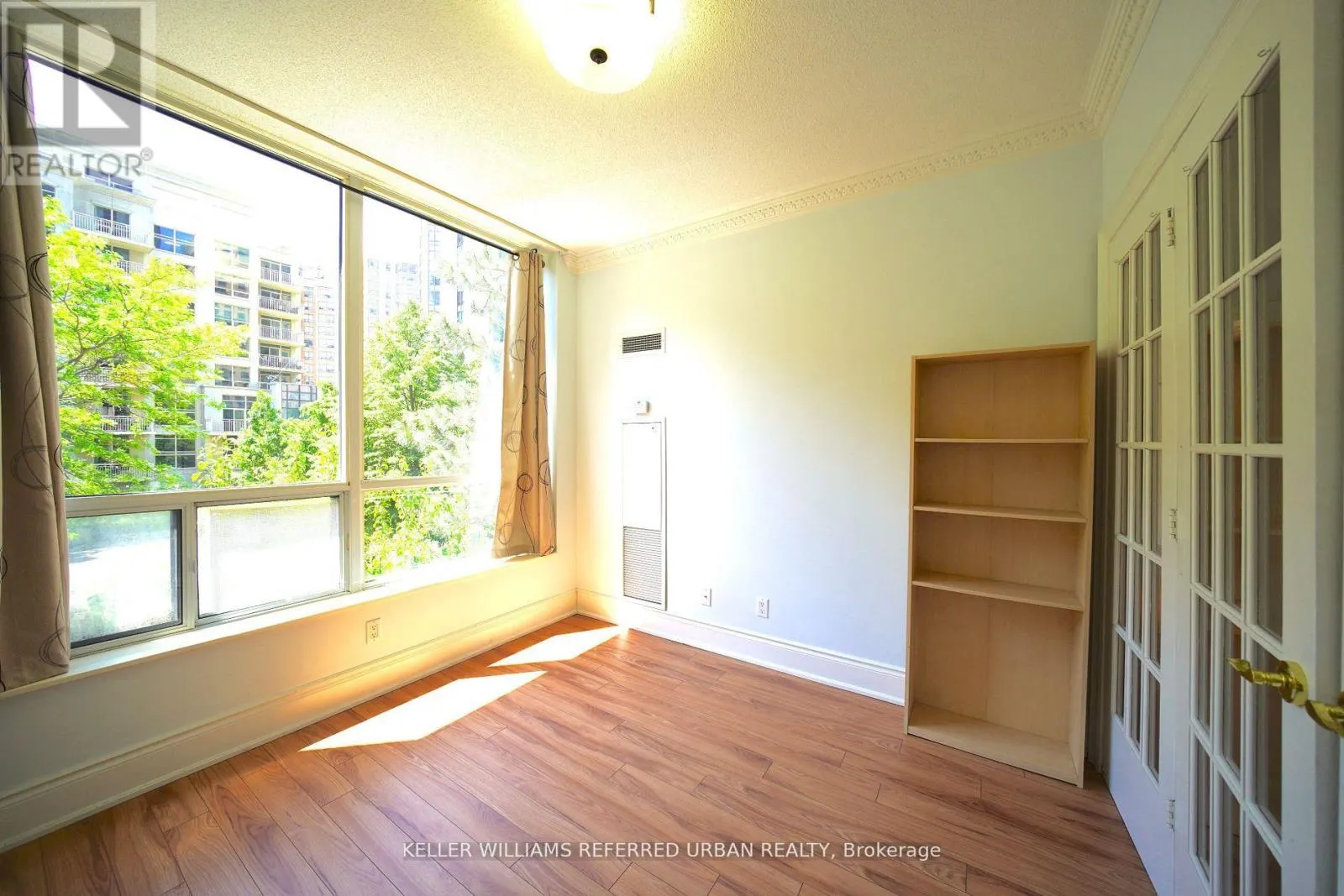 212 - 10 NORTHTOWN WAY