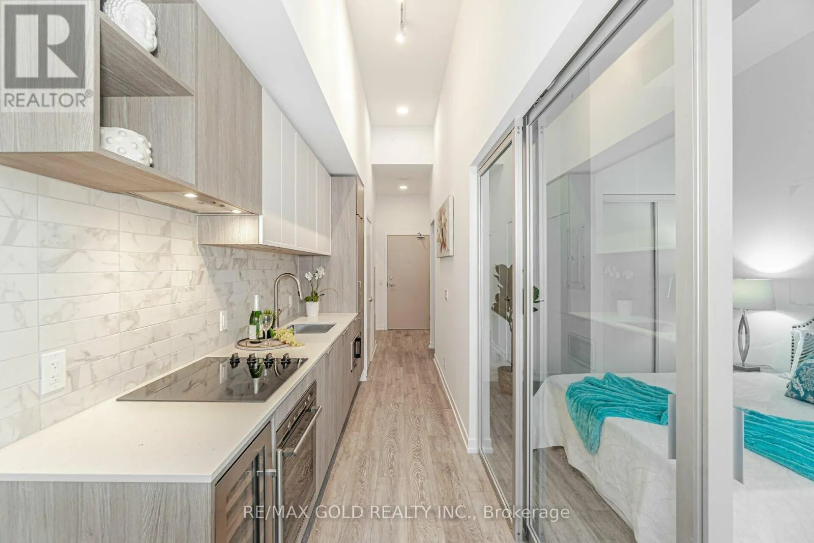 216 - 2020 BATHURST STREET