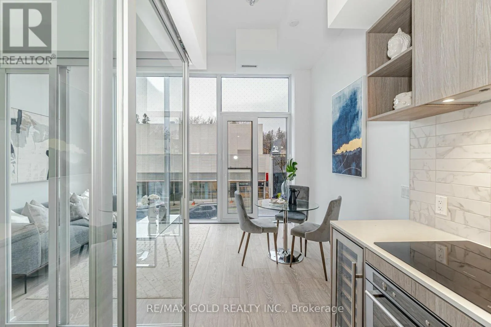 216 - 2020 BATHURST STREET