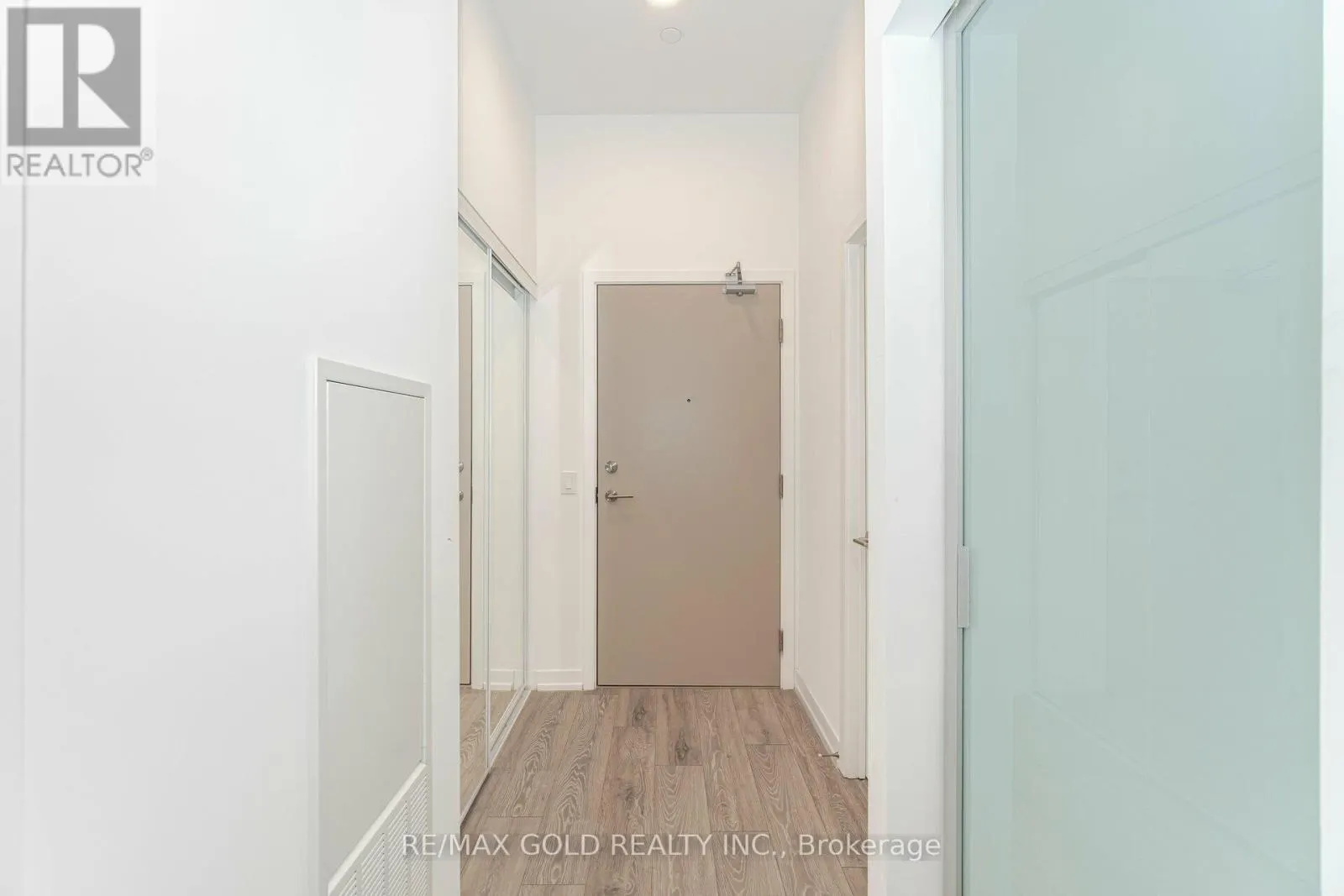 216 - 2020 BATHURST STREET