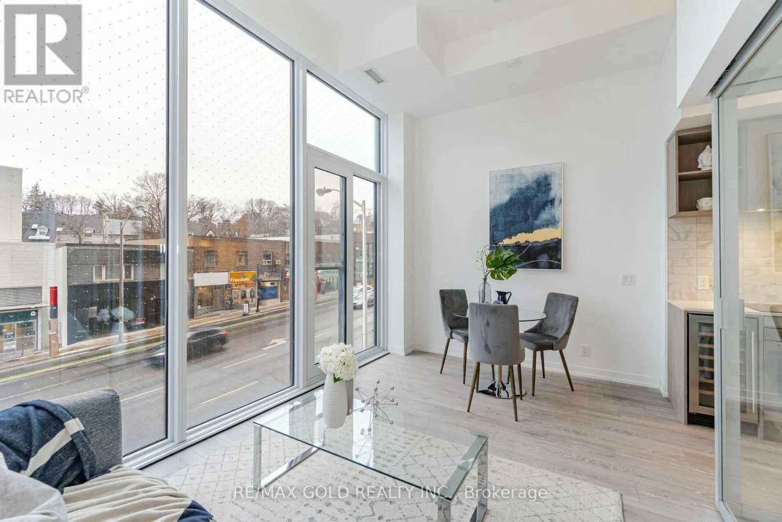 216 - 2020 BATHURST STREET