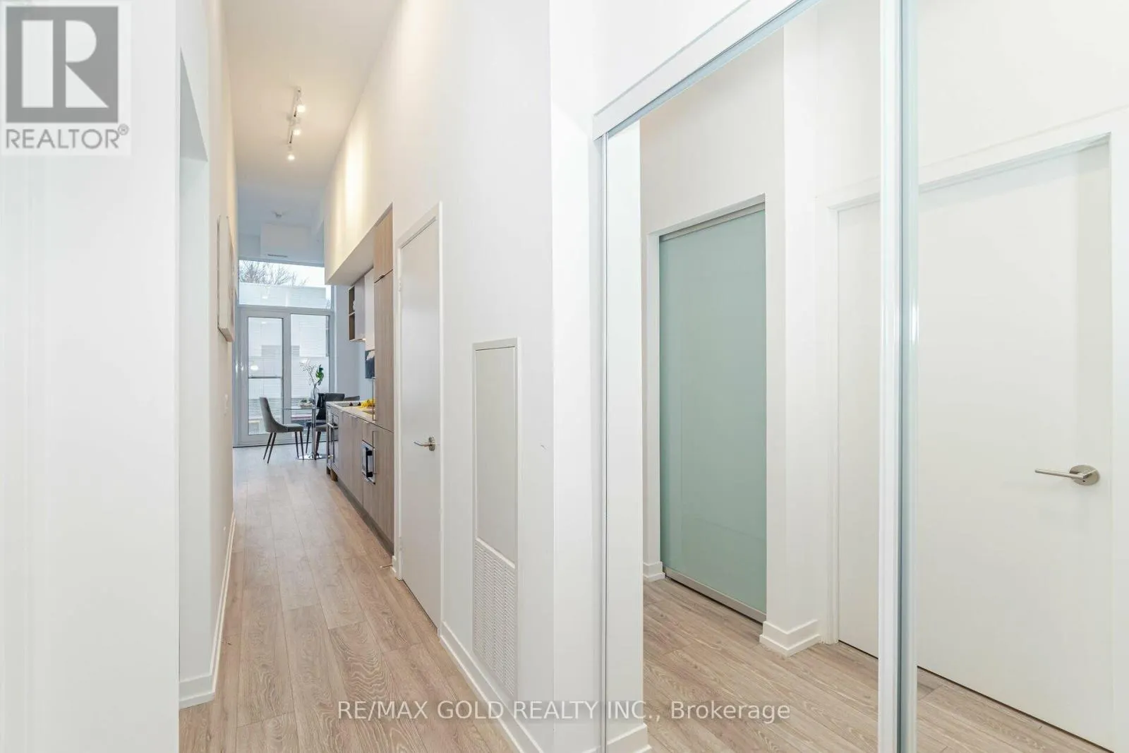 216 - 2020 BATHURST STREET