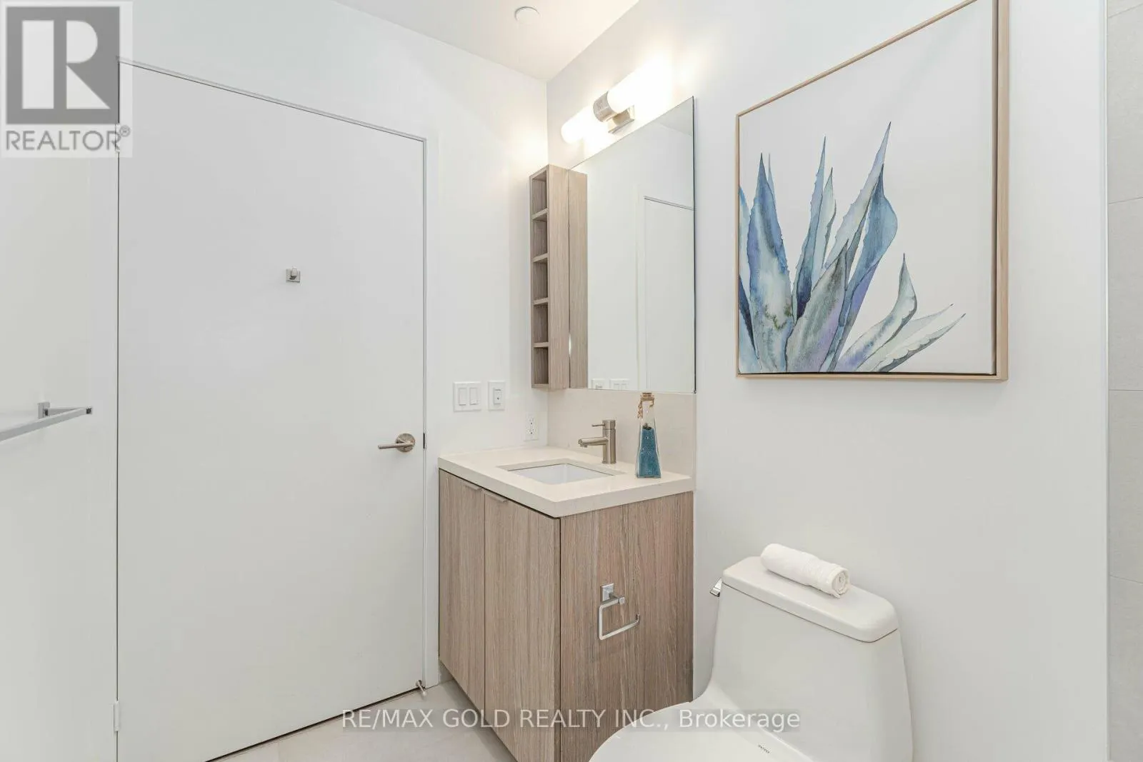 216 - 2020 BATHURST STREET