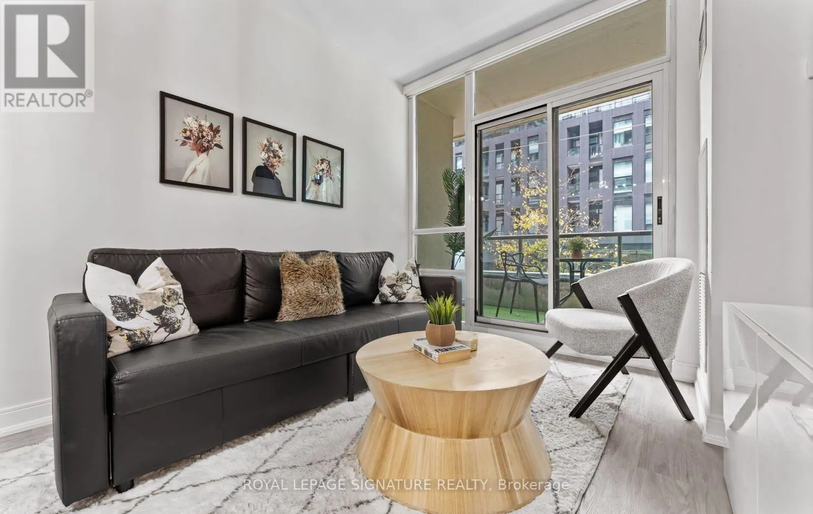 206 - 88 BROADWAY AVENUE