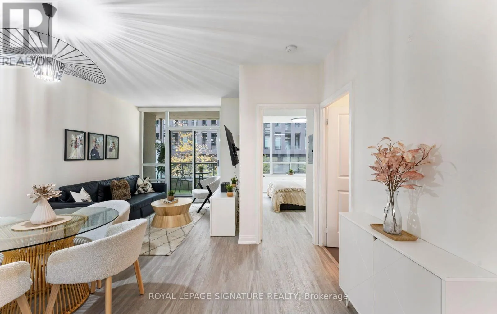 206 - 88 BROADWAY AVENUE