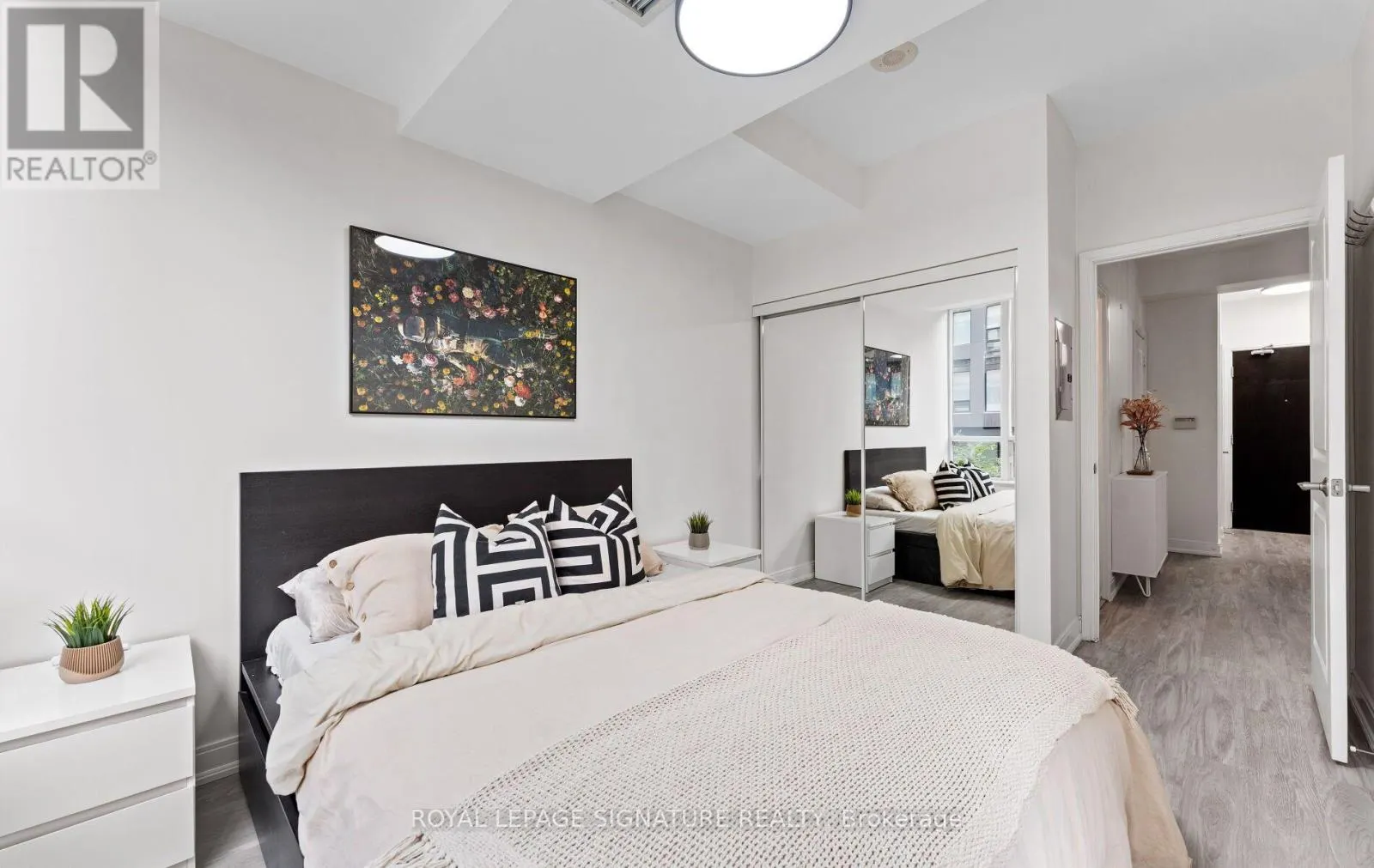 206 - 88 BROADWAY AVENUE