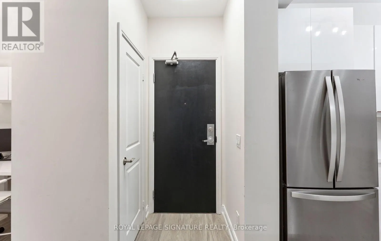 206 - 88 BROADWAY AVENUE
