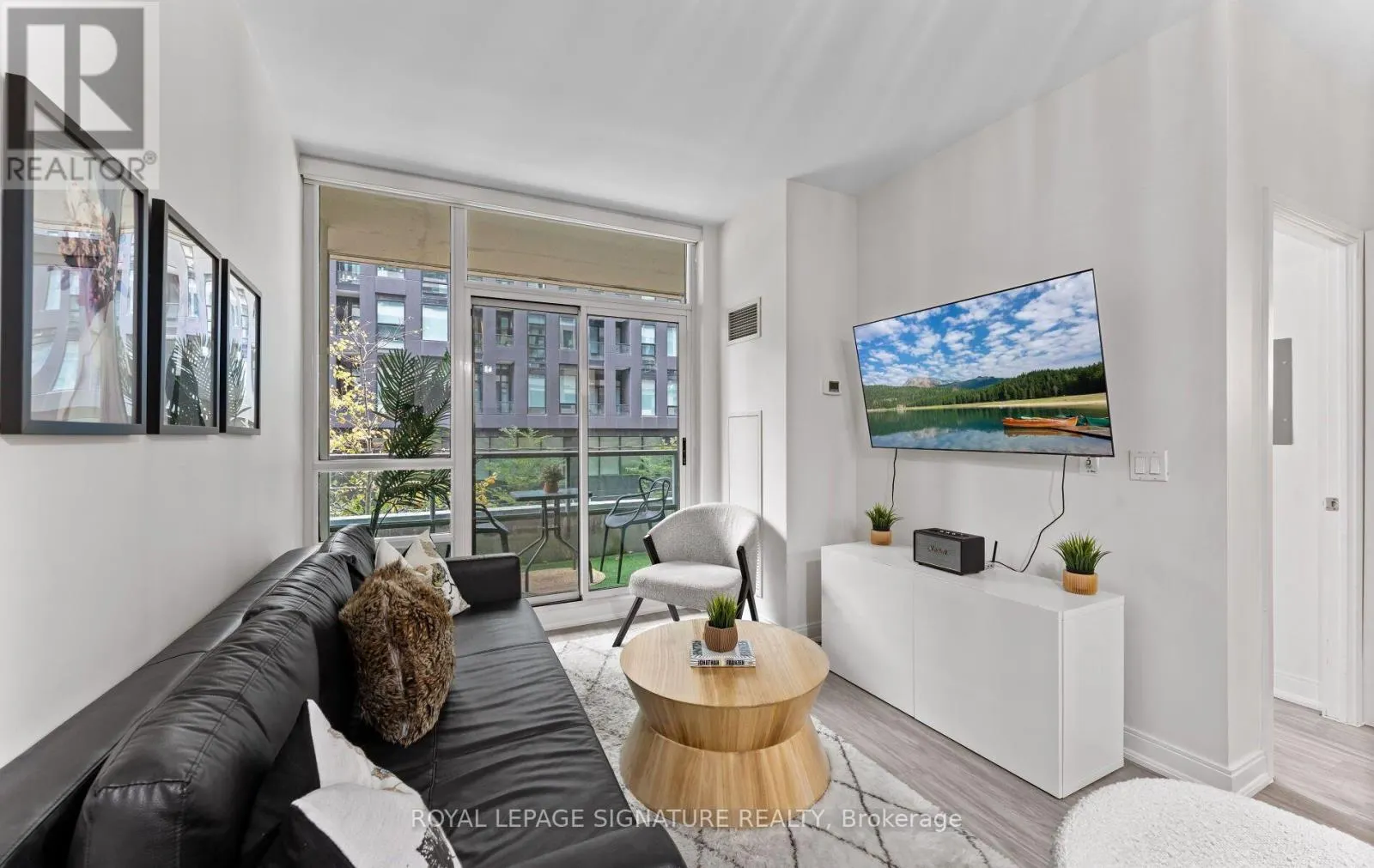 206 - 88 BROADWAY AVENUE
