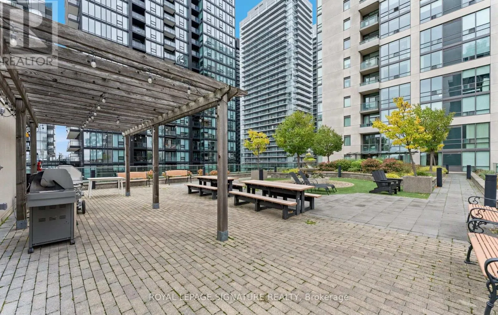 206 - 88 BROADWAY AVENUE