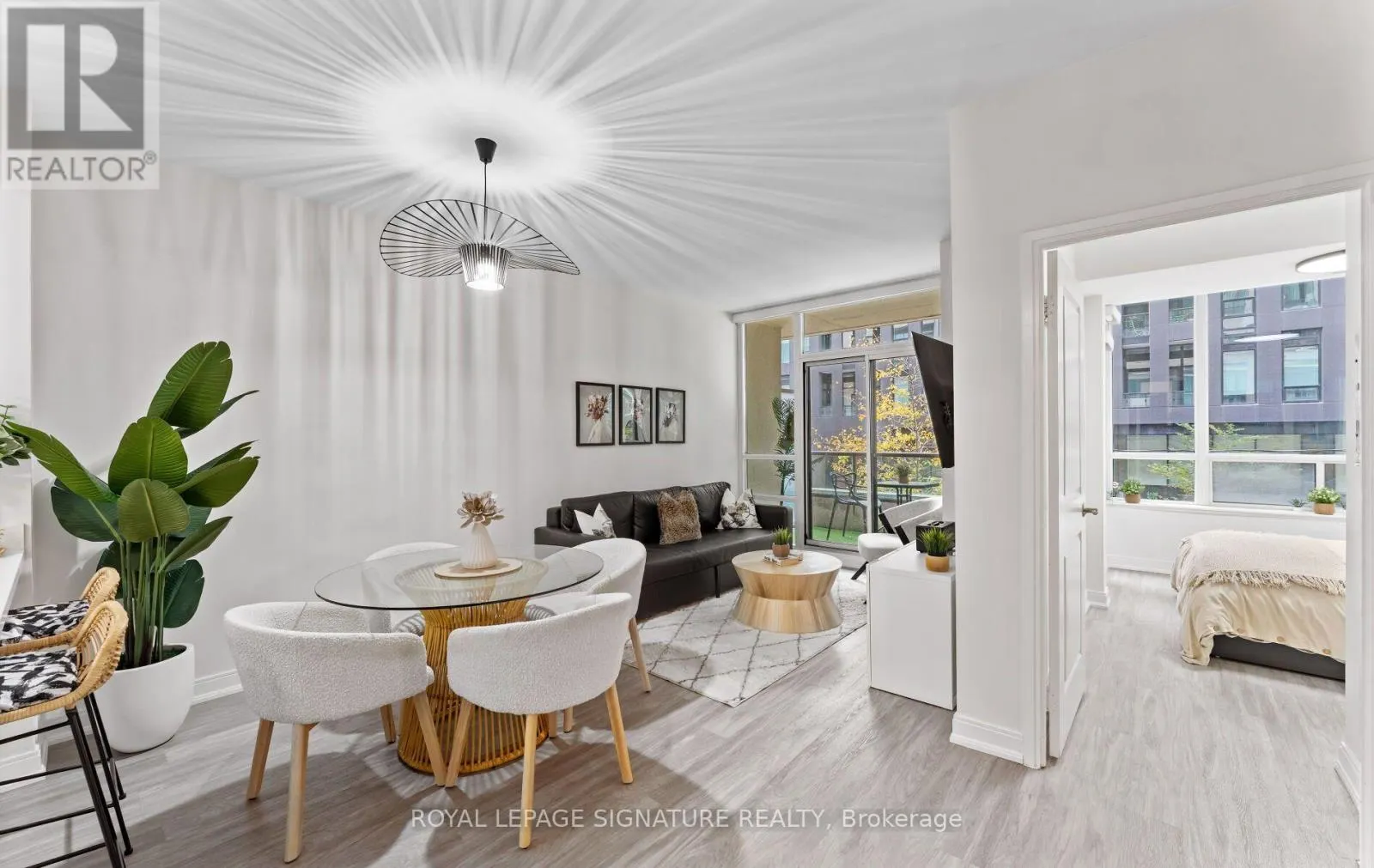 206 - 88 BROADWAY AVENUE