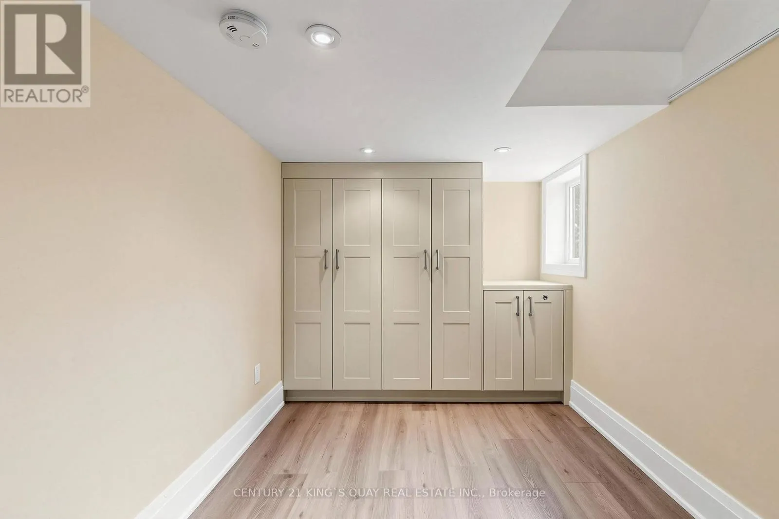 32 CRESTVIEW ROAD