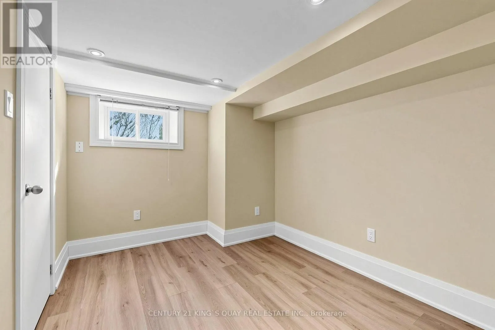 32 CRESTVIEW ROAD