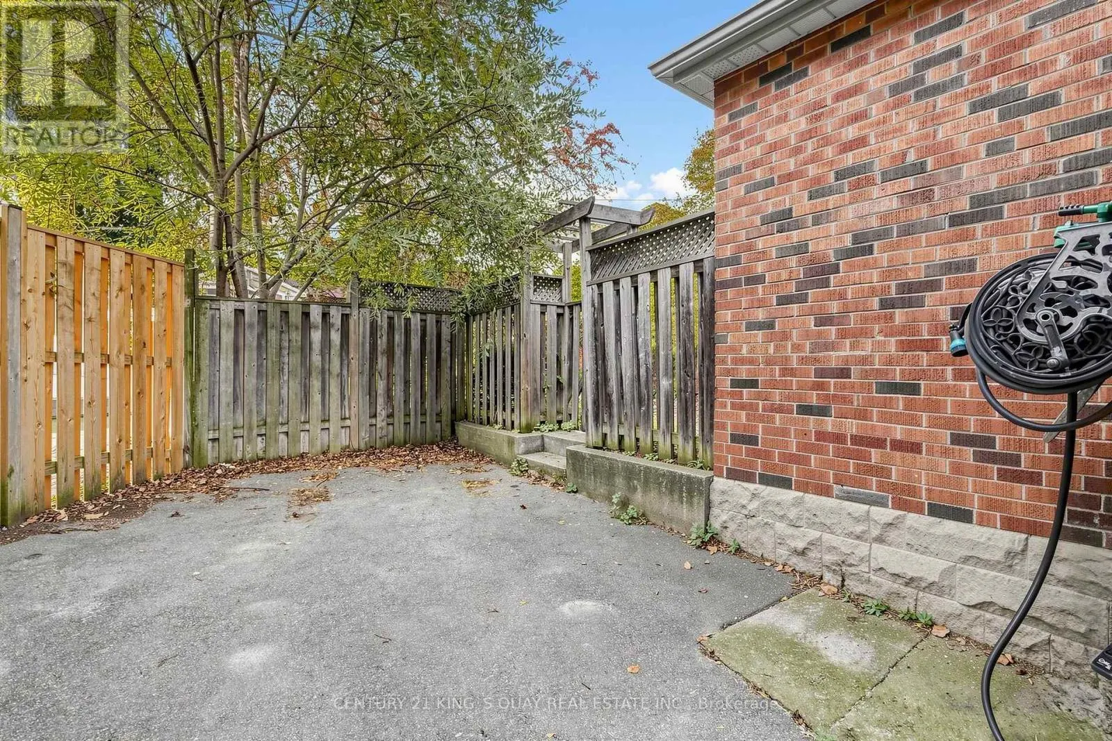 32 CRESTVIEW ROAD