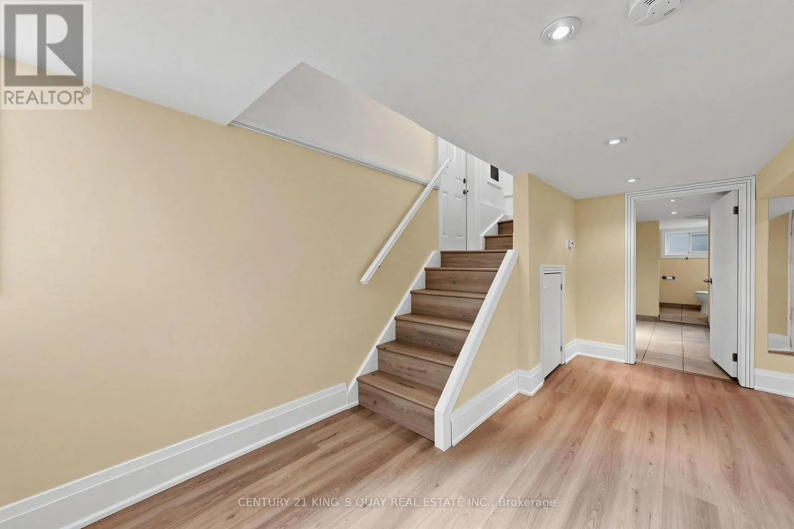 32 CRESTVIEW ROAD