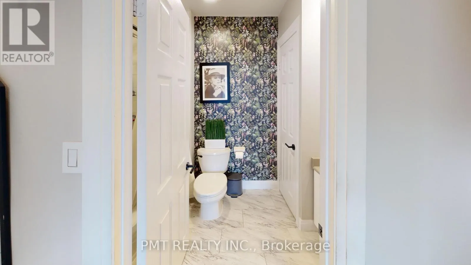 PH17 - 550 FRONT STREET W