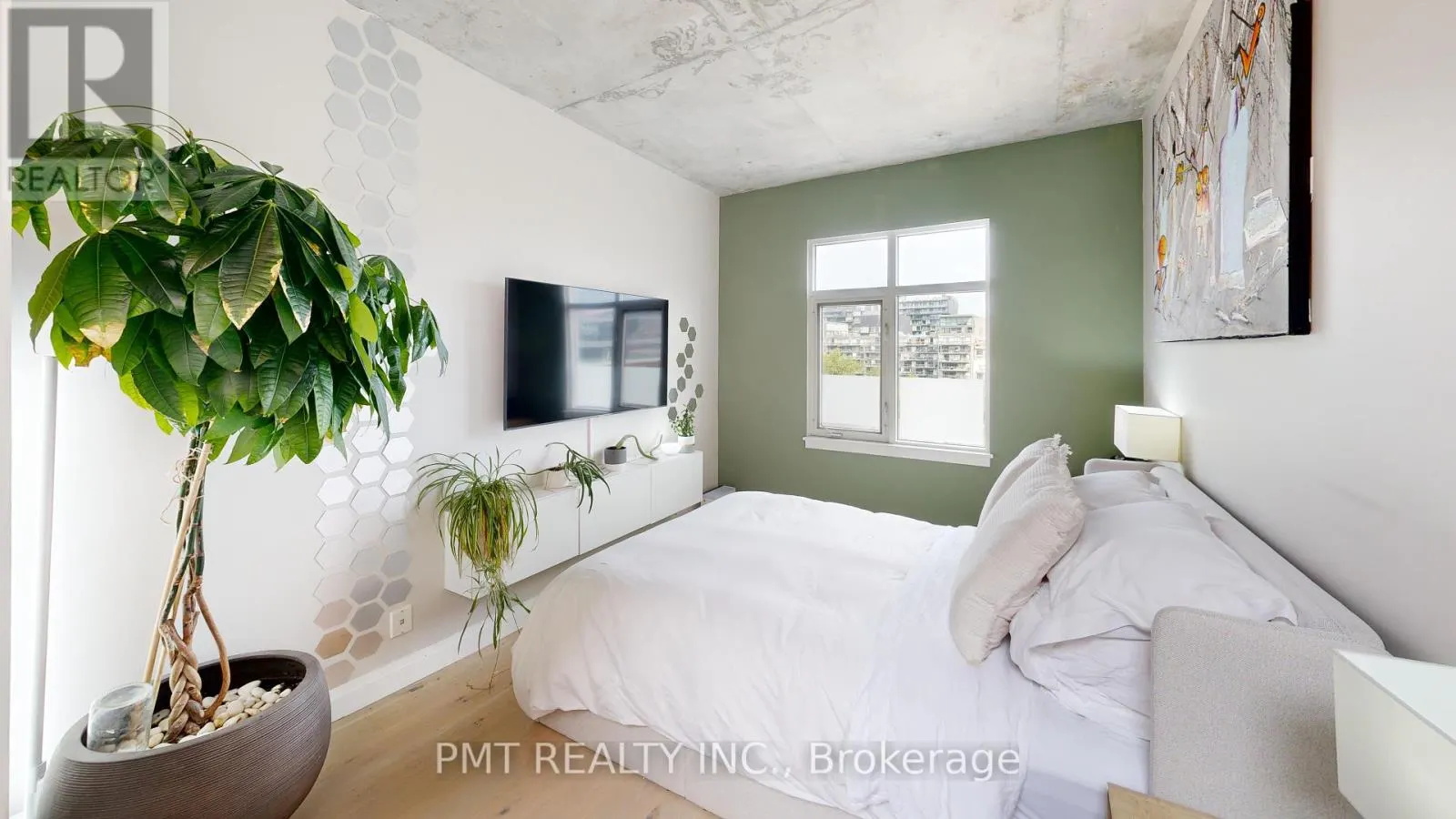PH17 - 550 FRONT STREET W