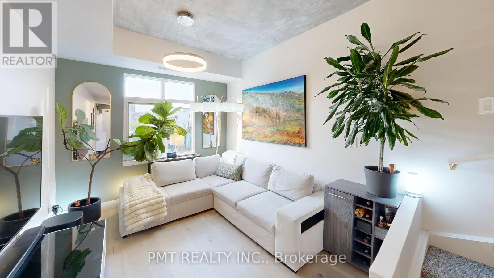 PH17 - 550 FRONT STREET W