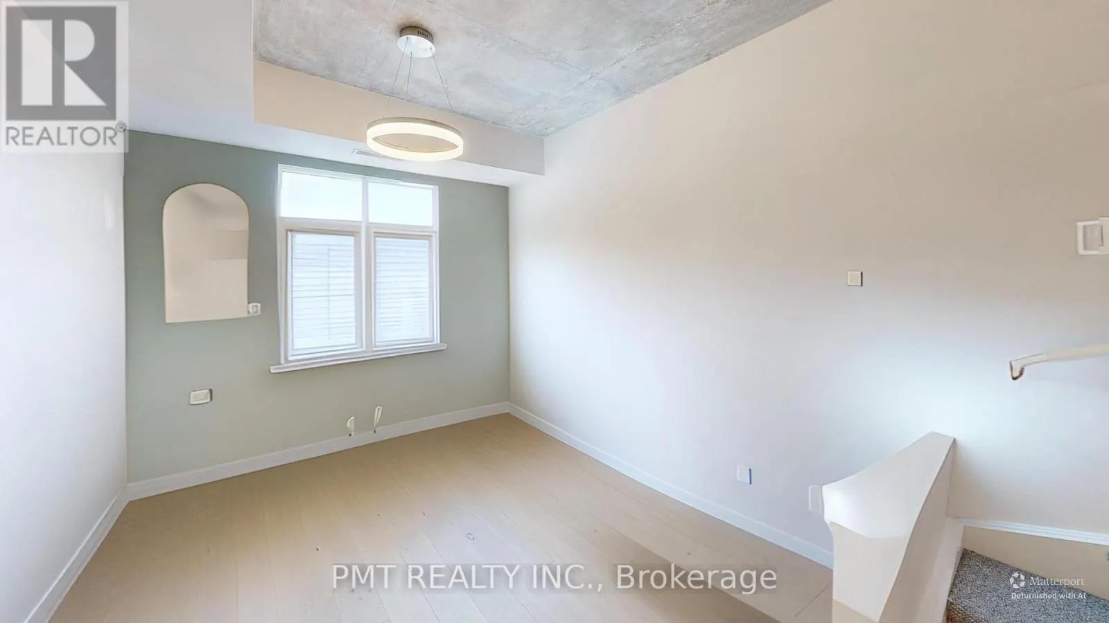 PH17 - 550 FRONT STREET W