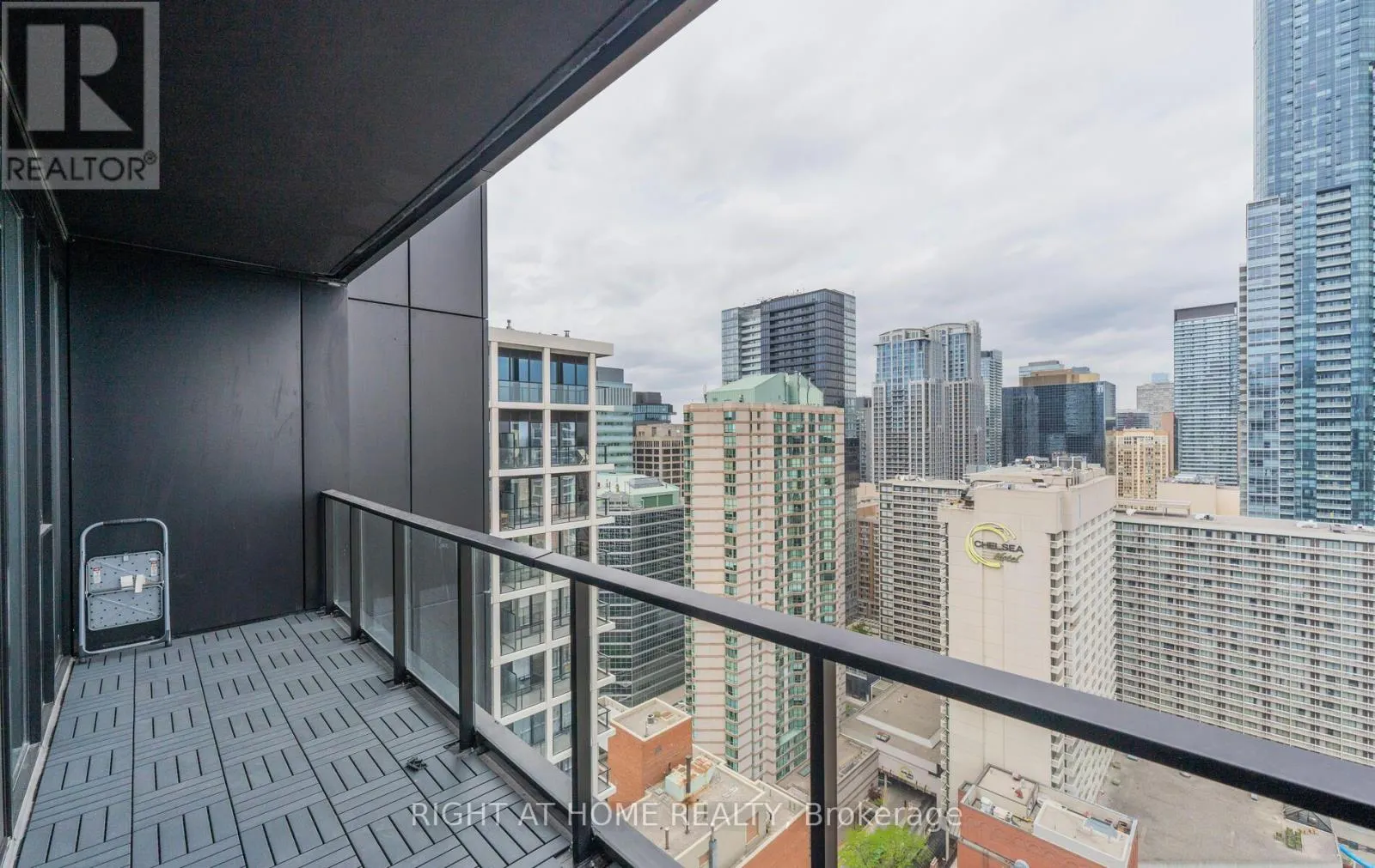 2701 - 20 EDWARD STREET
