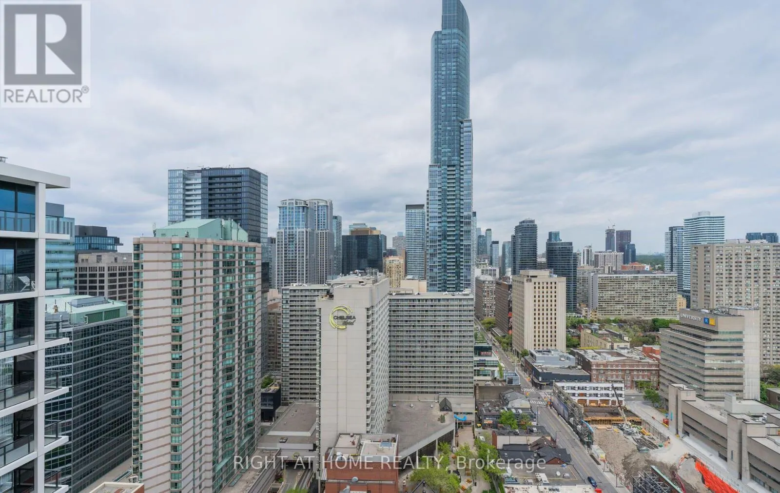 2701 - 20 EDWARD STREET