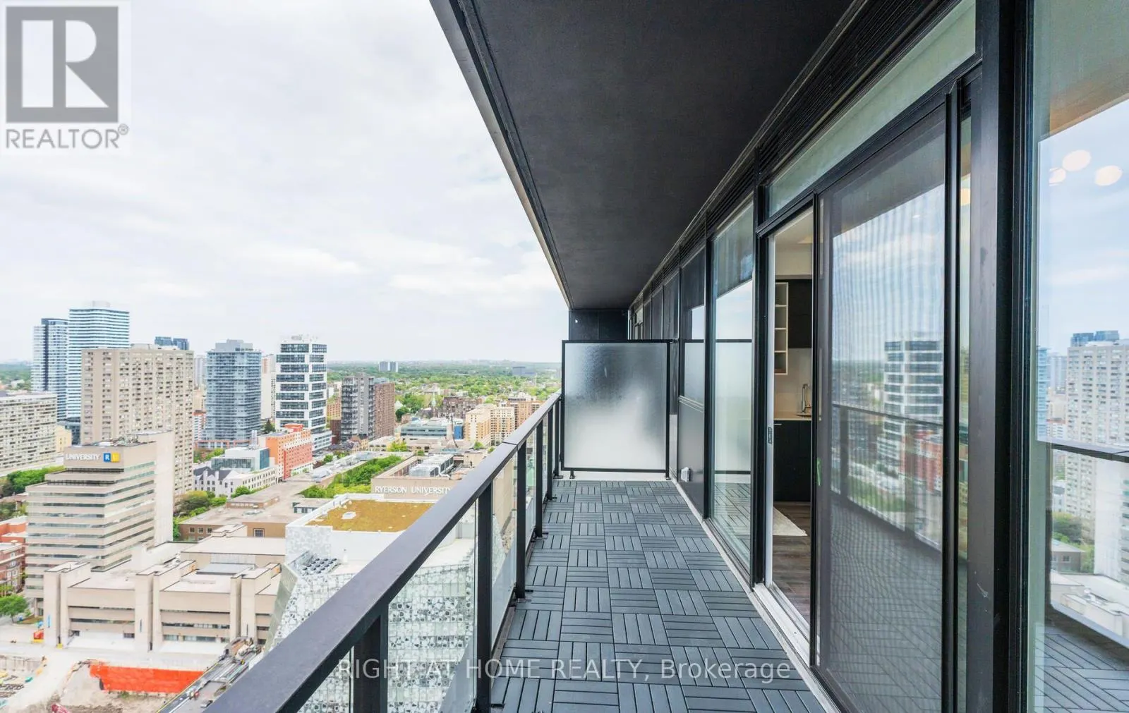 2701 - 20 EDWARD STREET