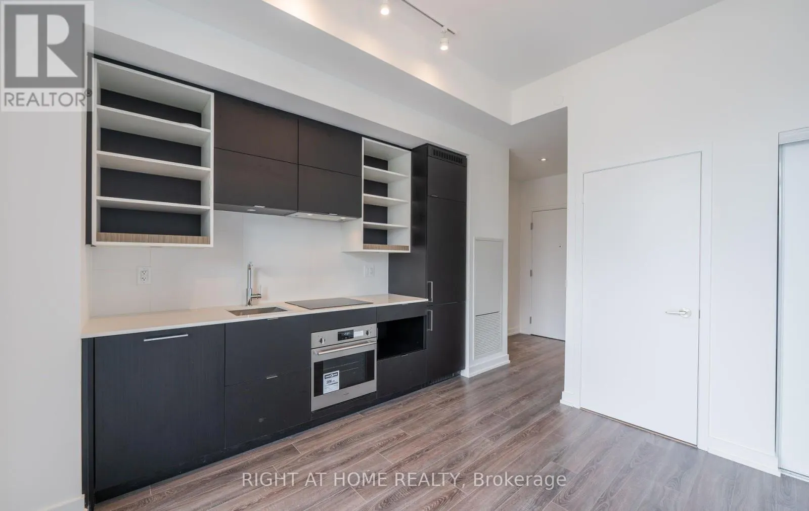 2701 - 20 EDWARD STREET