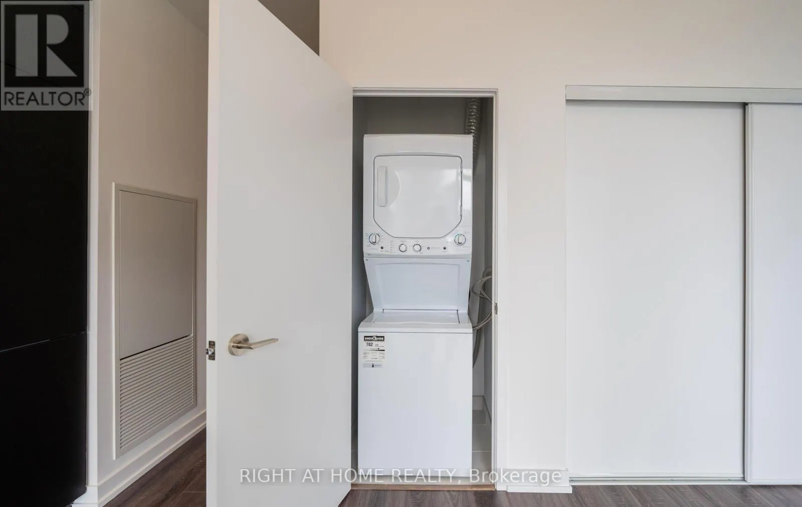 2701 - 20 EDWARD STREET