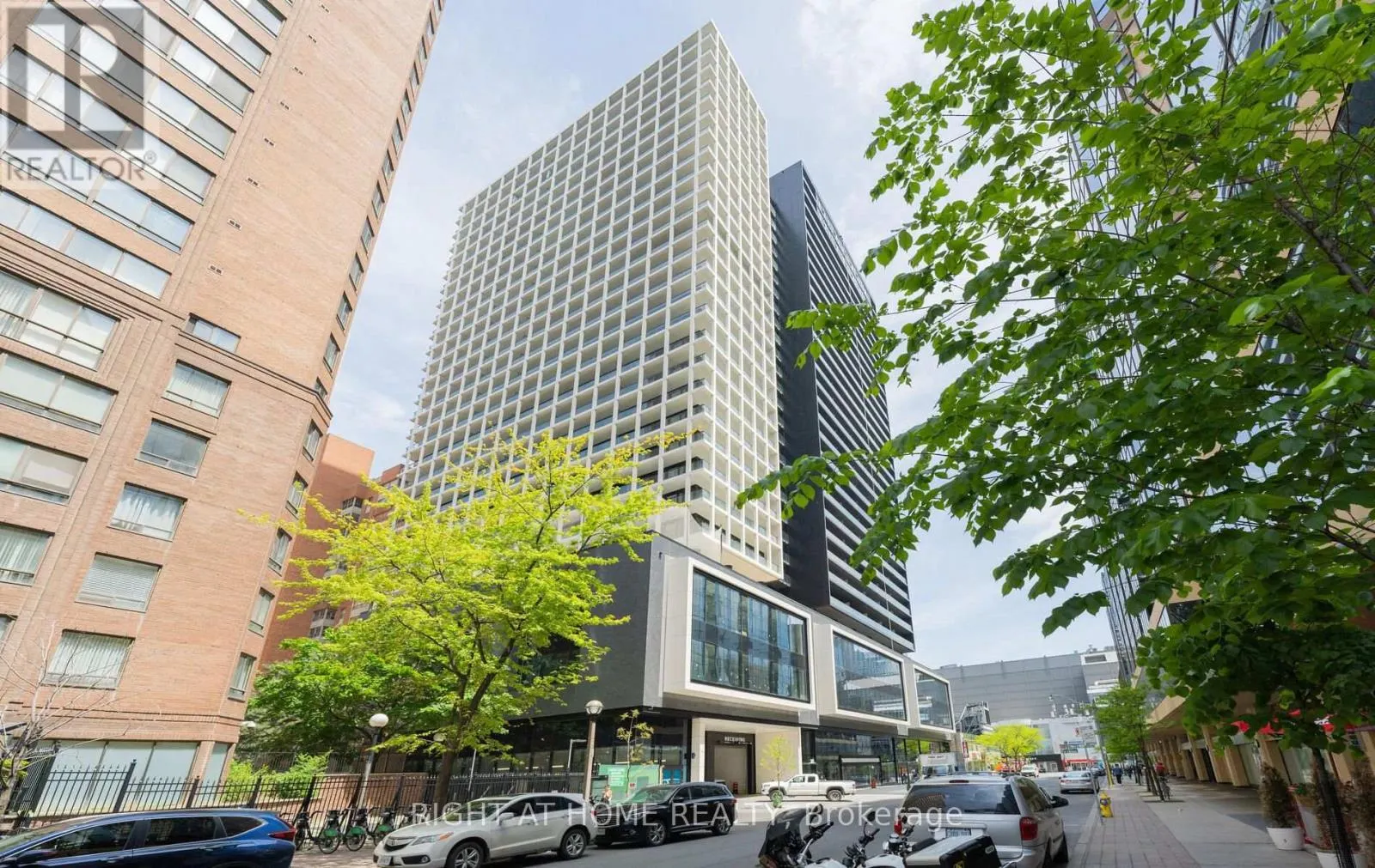 2701 - 20 EDWARD STREET