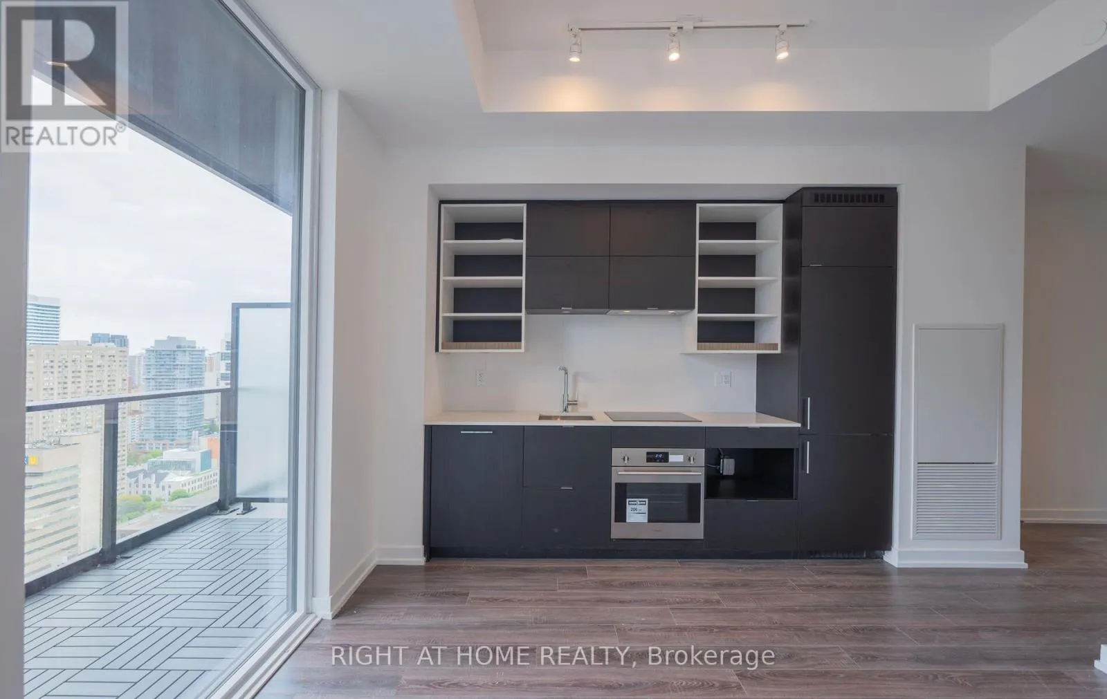 2701 - 20 EDWARD STREET