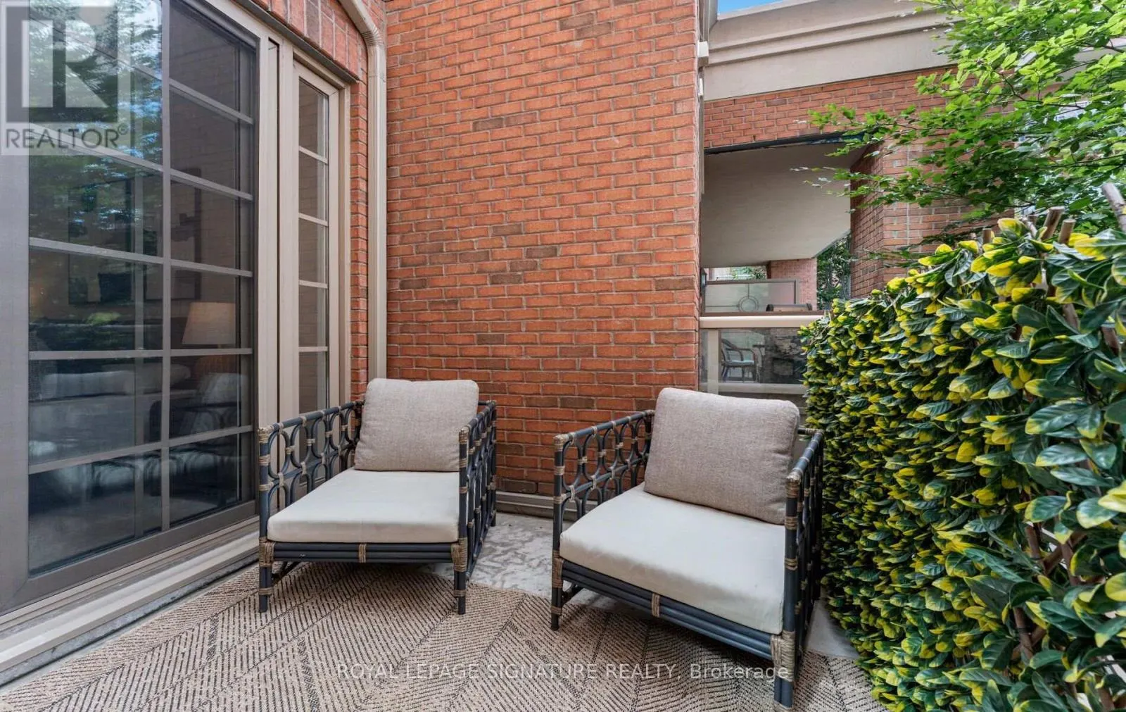 337 - 21 BURKEBROOK PLACE