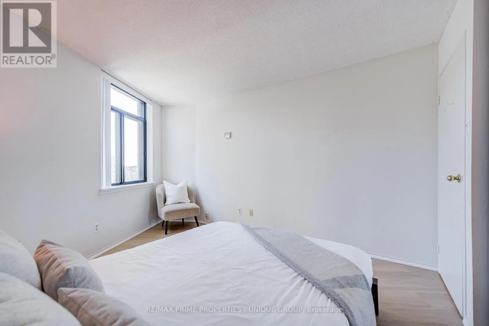 301 - 250 QUEENS QUAY W