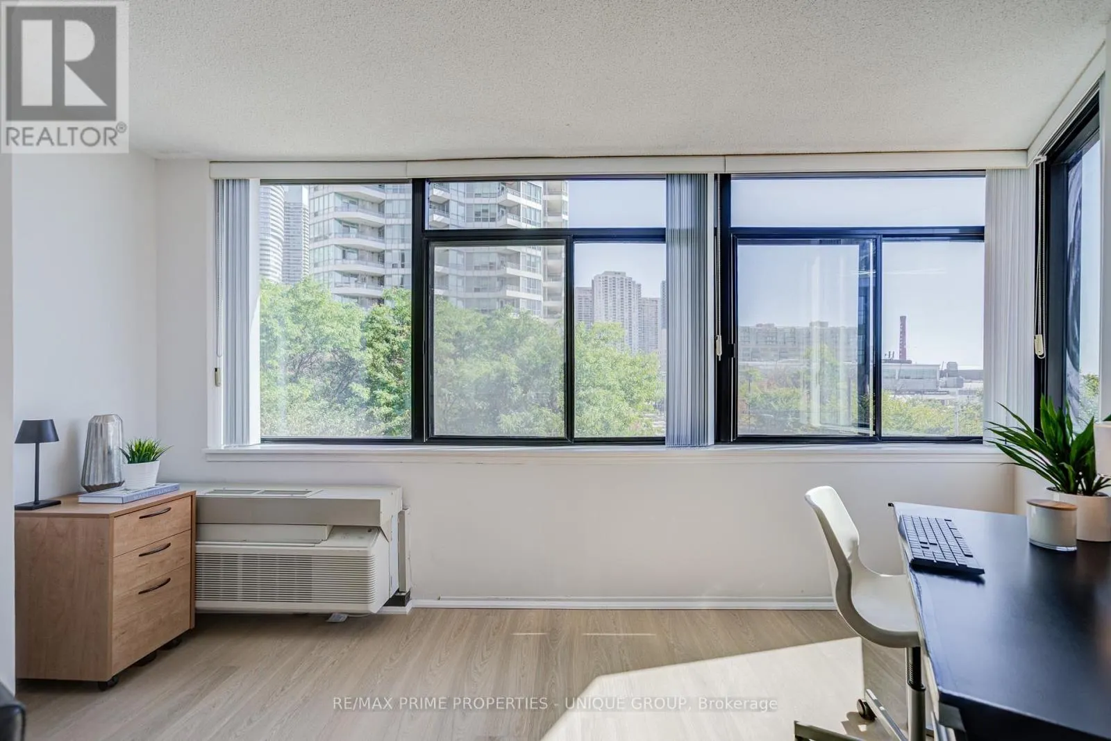 301 - 250 QUEENS QUAY W