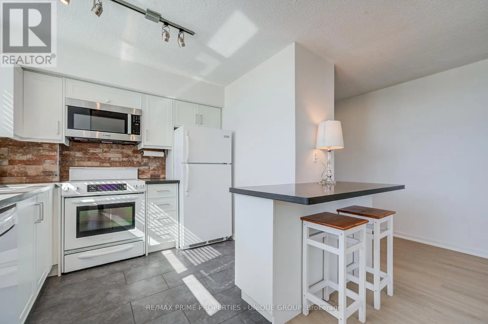 301 - 250 QUEENS QUAY W