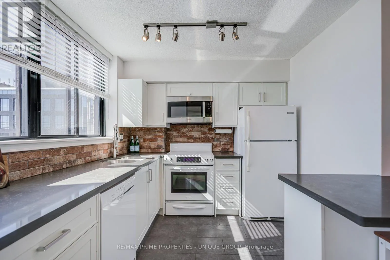 301 - 250 QUEENS QUAY W