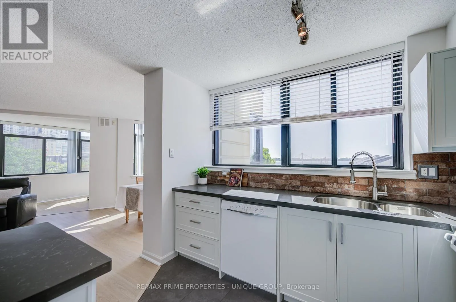 301 - 250 QUEENS QUAY W