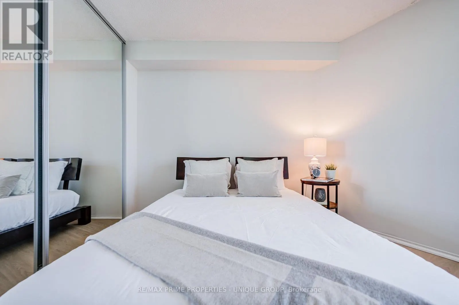 301 - 250 QUEENS QUAY W