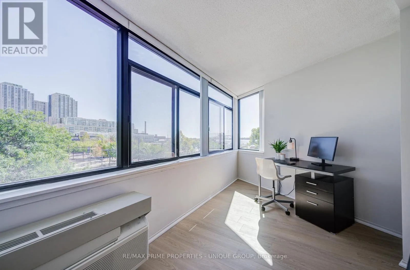 301 - 250 QUEENS QUAY W