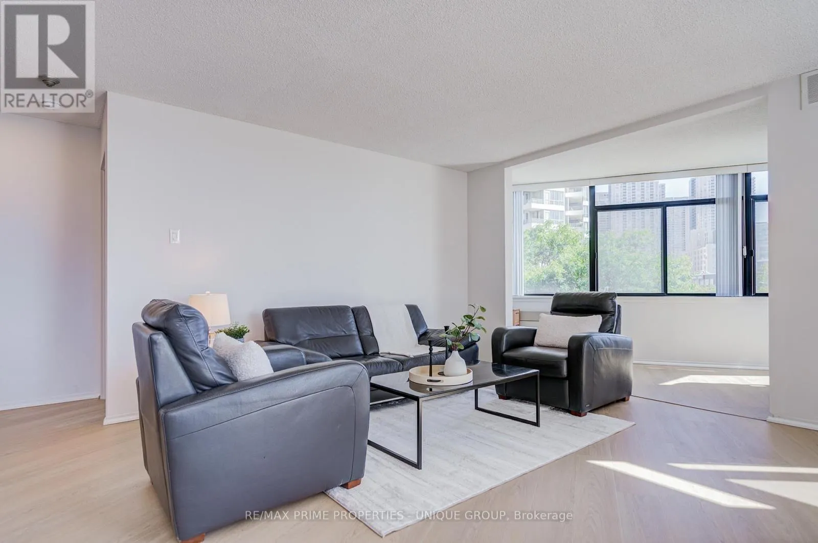 301 - 250 QUEENS QUAY W
