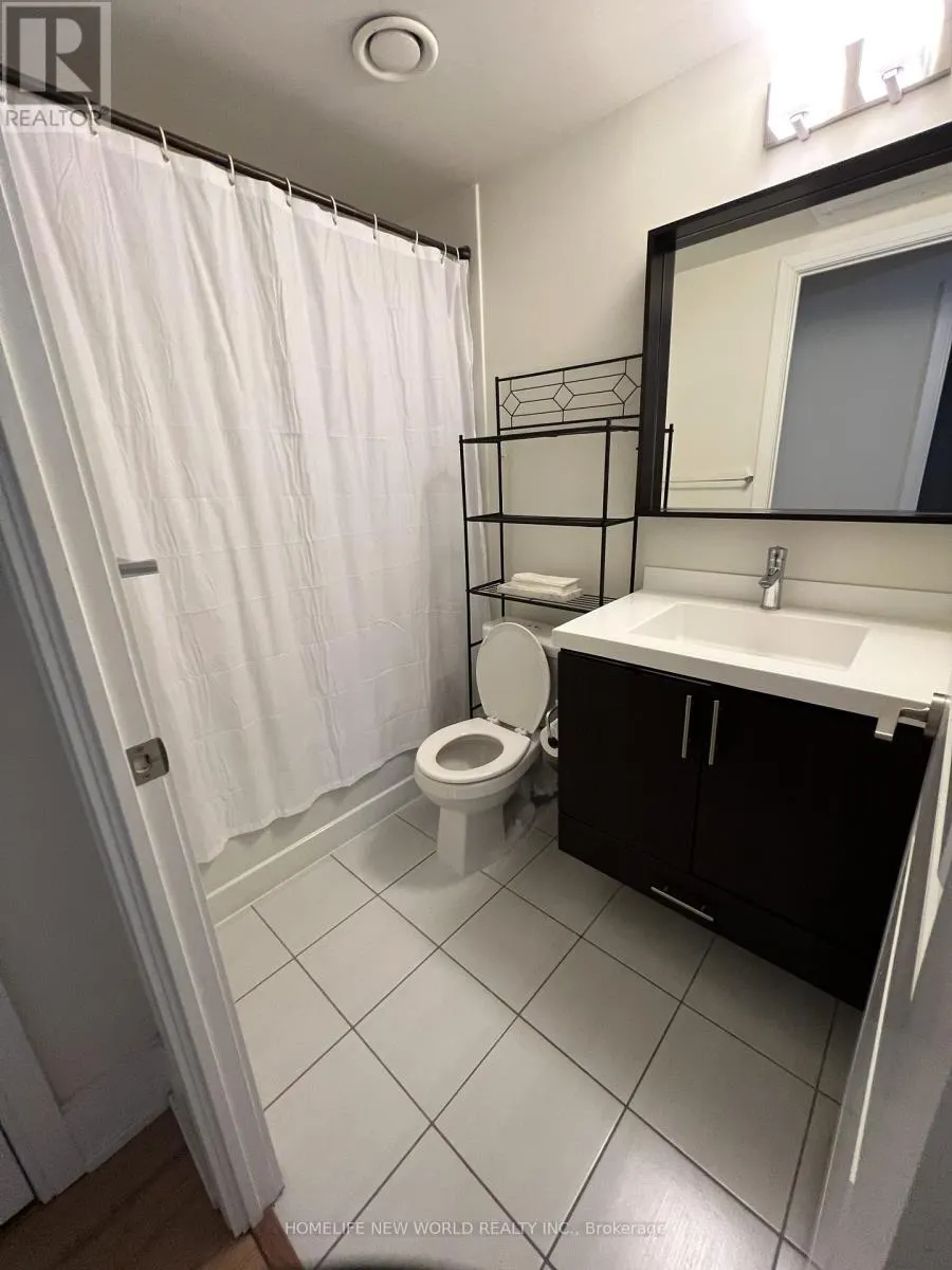 1032 - 560 FRONT STREET W