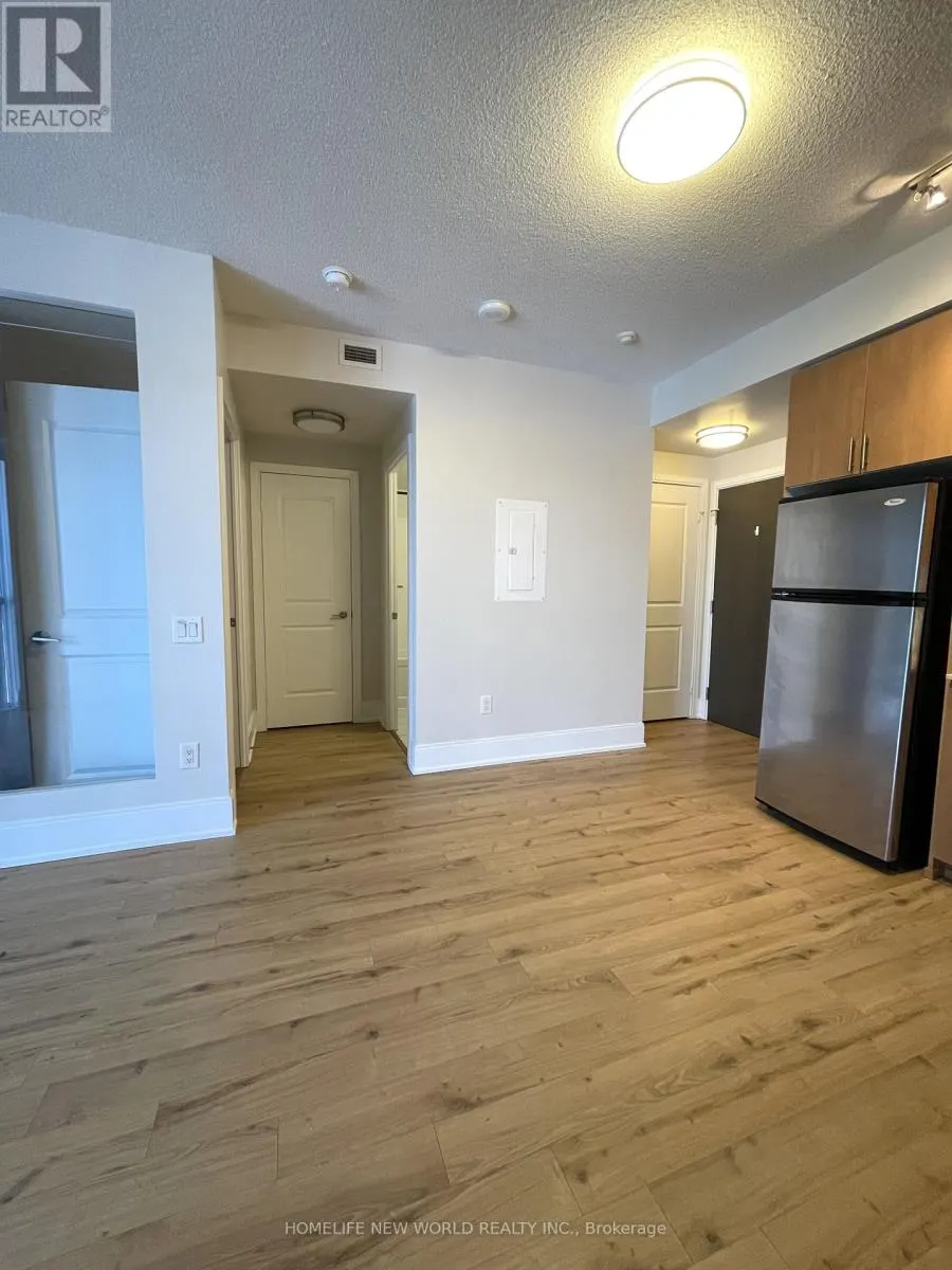 1032 - 560 FRONT STREET W
