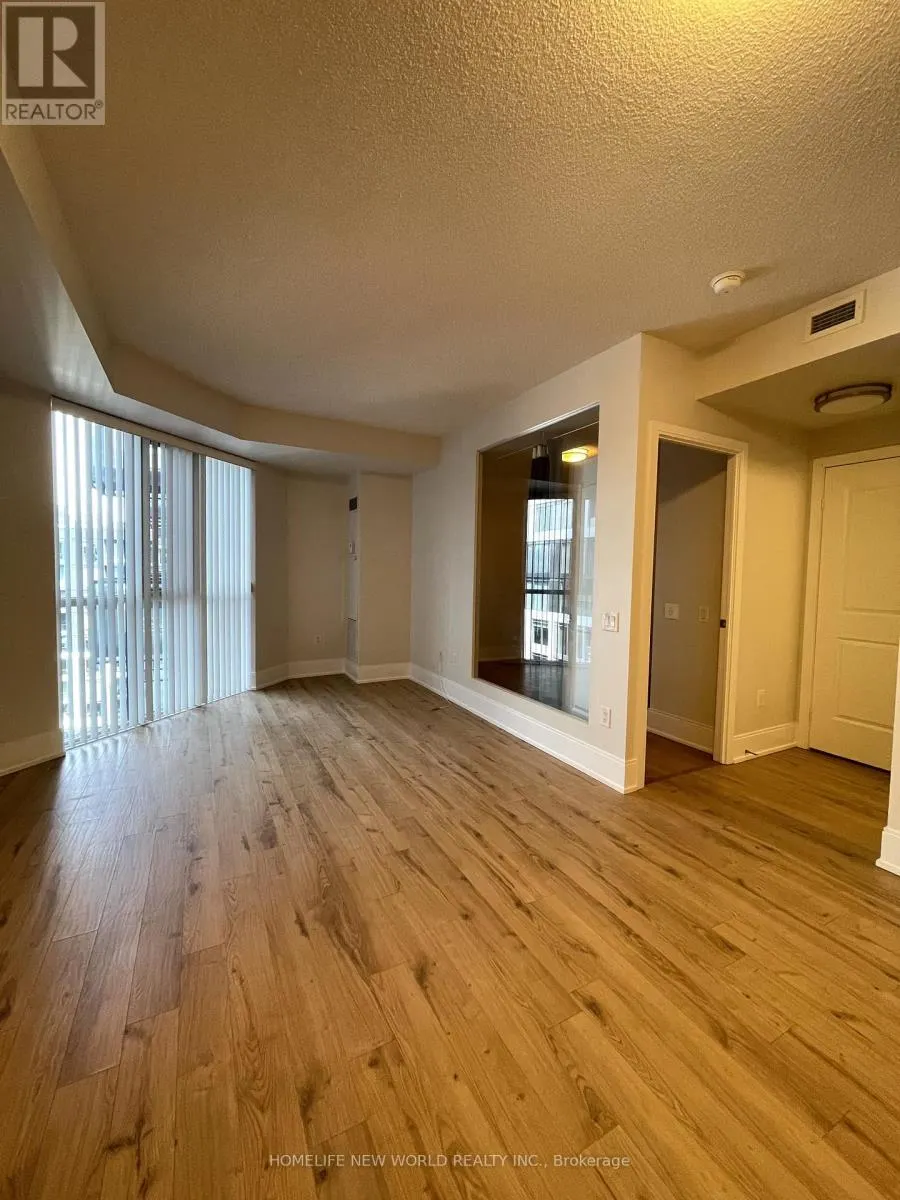 1032 - 560 FRONT STREET W