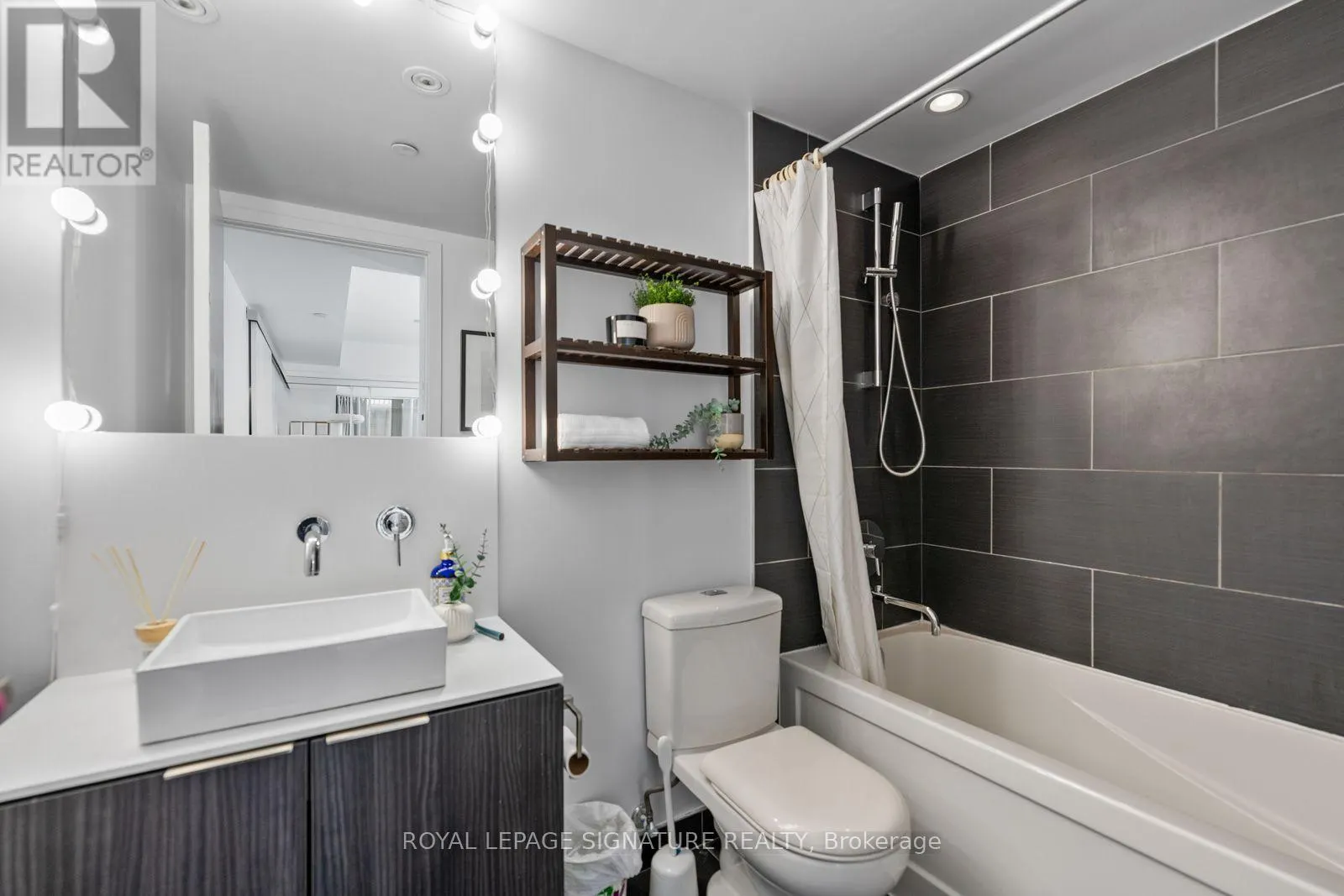 505 - 159 DUNDAS STREET E