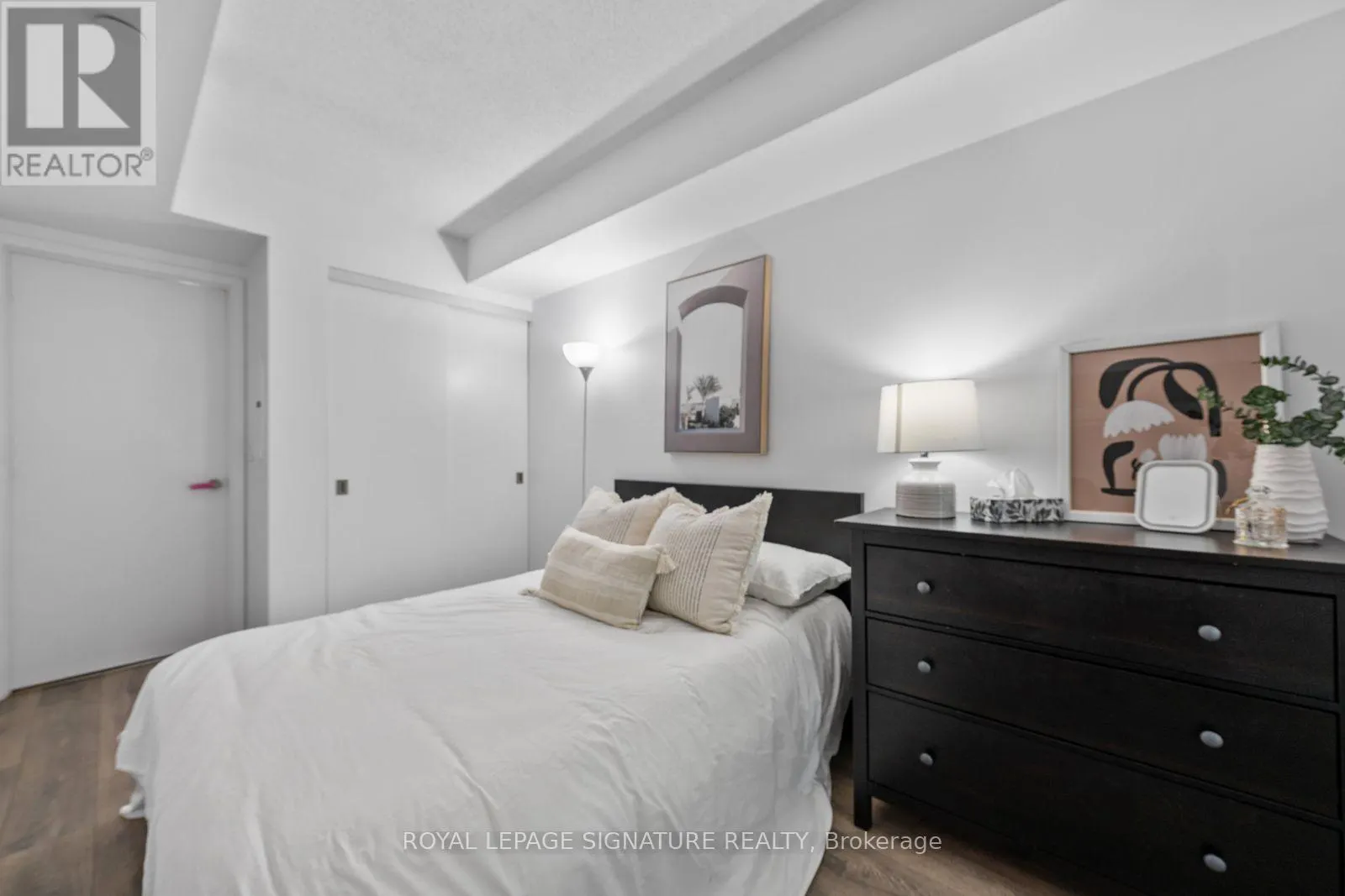 505 - 159 DUNDAS STREET E