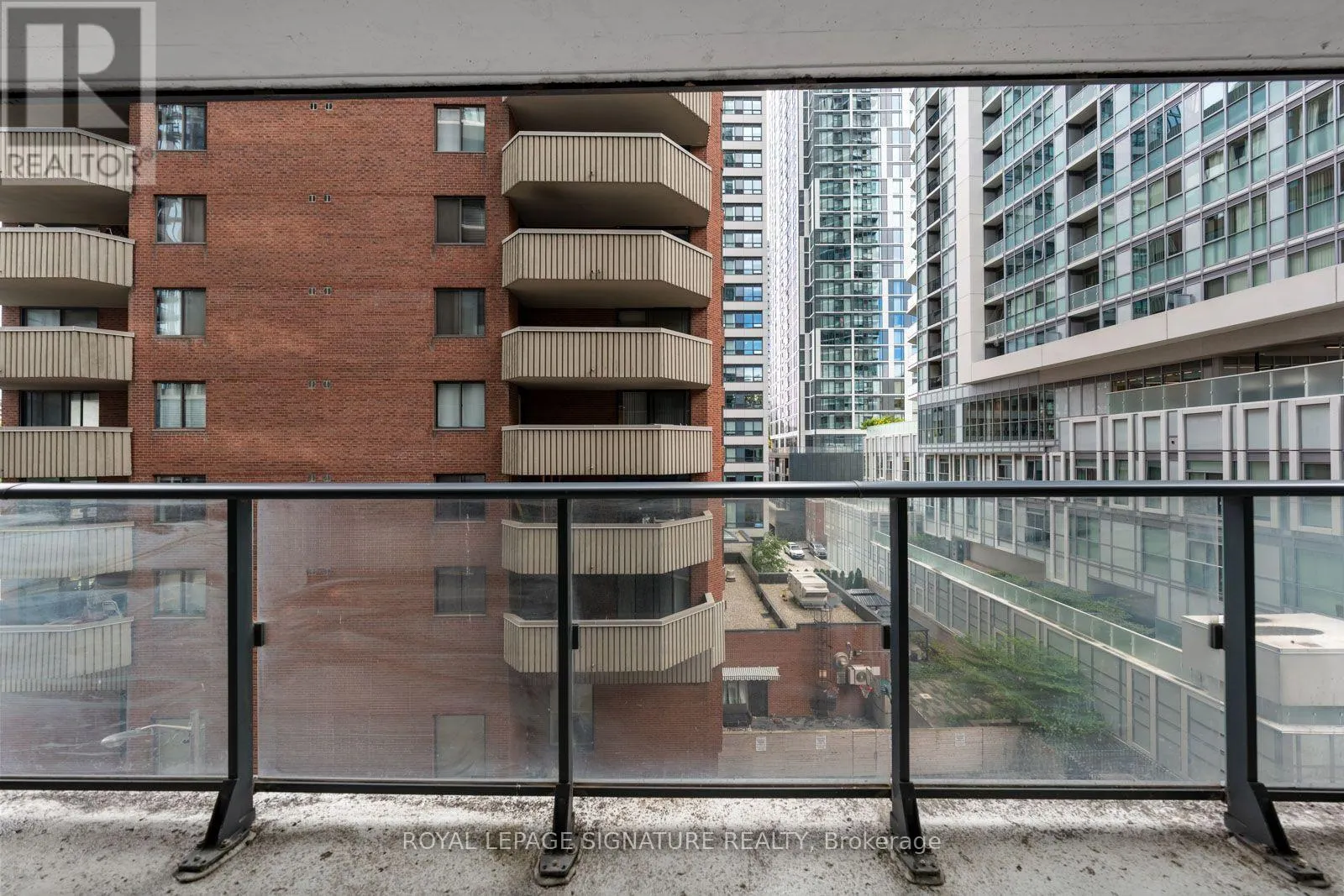 505 - 159 DUNDAS STREET E