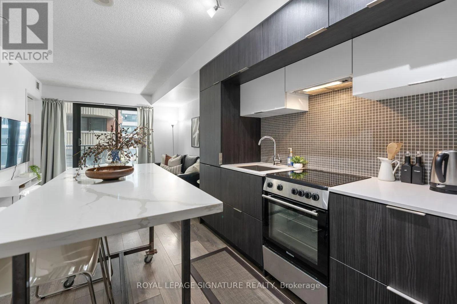 505 - 159 DUNDAS STREET E