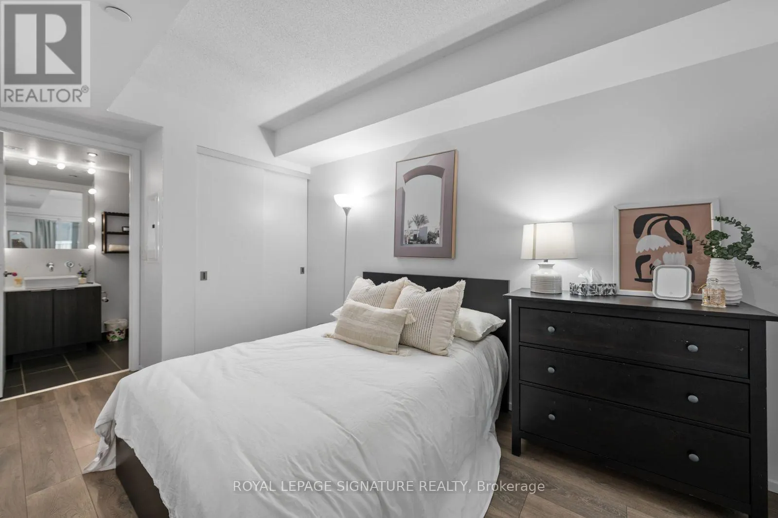 505 - 159 DUNDAS STREET E