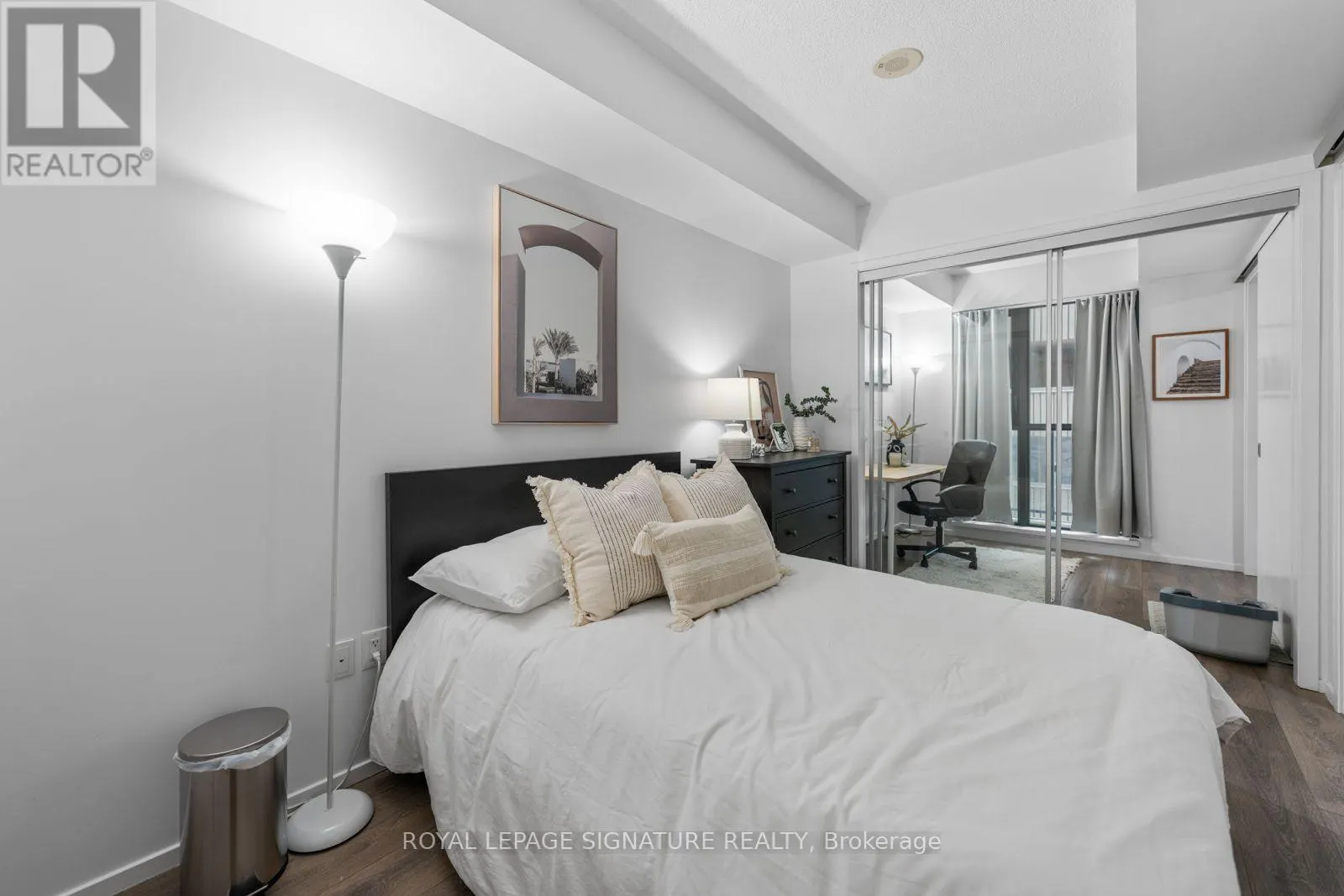 505 - 159 DUNDAS STREET E