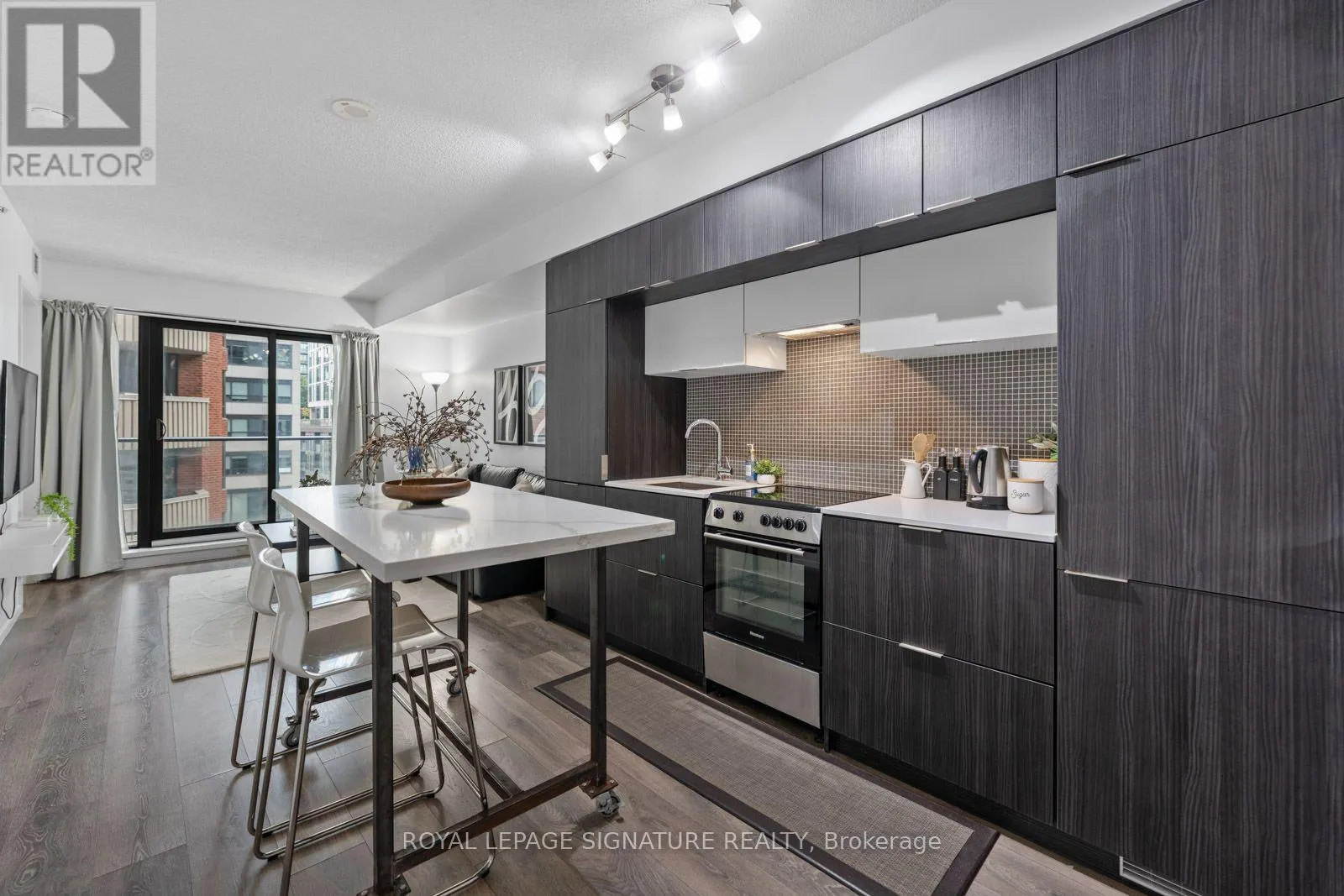 505 - 159 DUNDAS STREET E